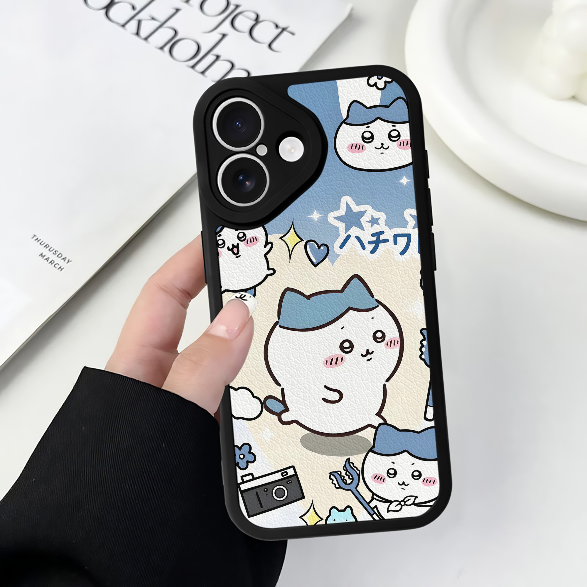 （画像用） ちいかわ Chii-kawa 【iPhone 16シリーズ対応】シリコンスマホケース（レザー調） 材質：シリコン